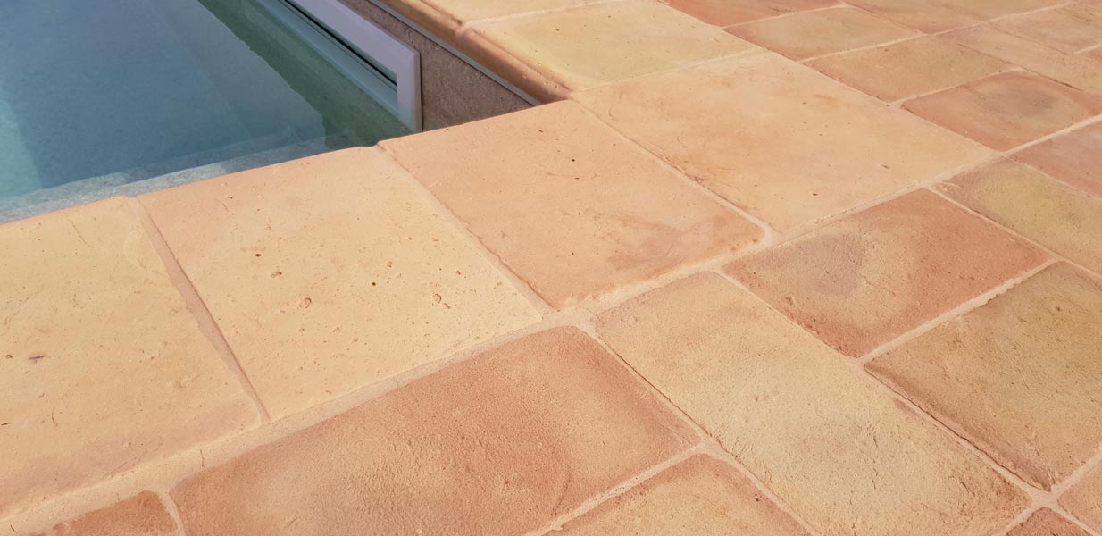 Pool edge with step-25x34x4 cm light shaded Antico Restauro cotto tiles